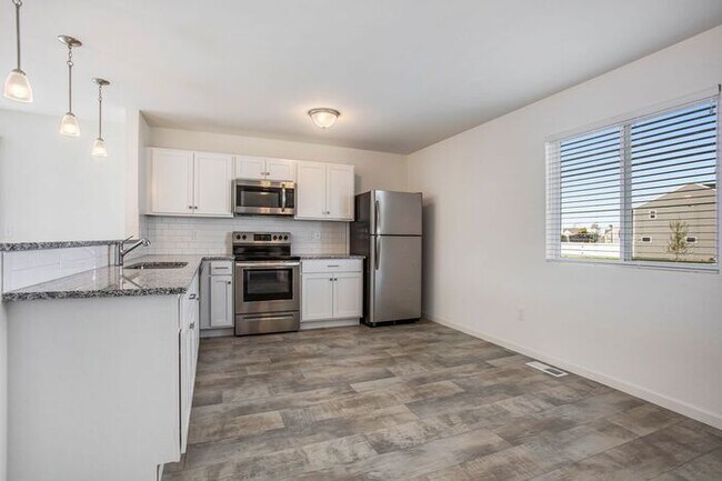 Building Photo - 108 Forest Way