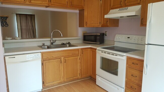 Building Photo - Beautiful 2 Bedroom 2 Full Bathroom Townho...