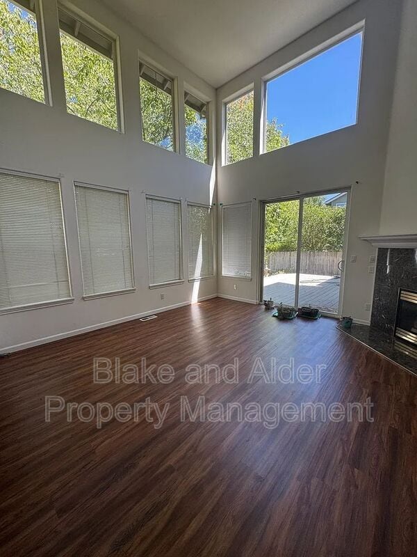 Foto del edificio - 1079 NE Creeksedge Dr