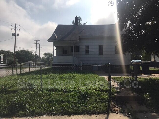 Building Photo - 3737 Marvin Ave