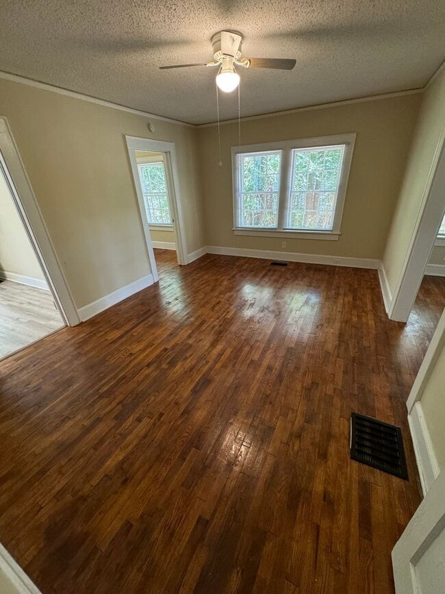 Building Photo - Recently Updated 3 Bedroom Home Close to Downtown Rock Hill