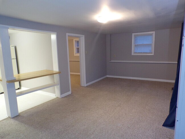 Building Photo - 2560 Oakwood Dr