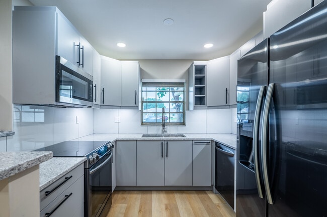 Building Photo - 14339 Canalview Dr