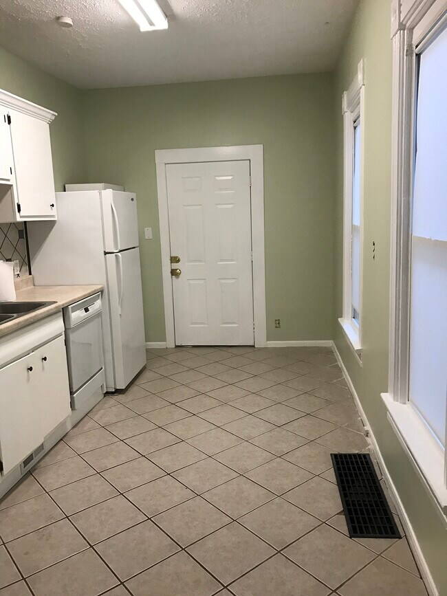 Building Photo - 213 Burns Ave