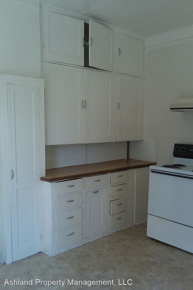 Building Photo - 1 br, 1 bath House - 412 Oak St