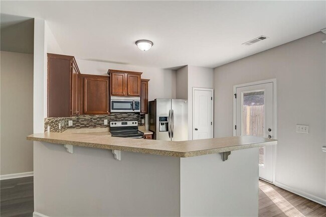 Building Photo - 544 Oakside Pl