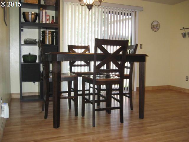 Foto del edificio - Three-Bedroom Home with Fully Fenced Yard, Cul-de-Sac Location, Two-Car Garage