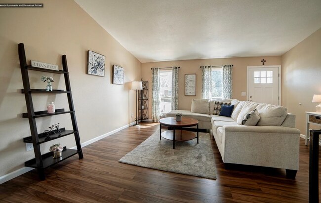 Foto del edificio - 5140 Mayweed Ct