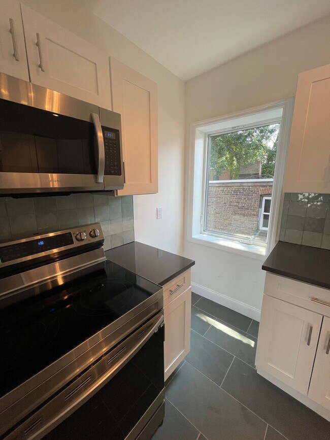 Building Photo - 56 Chambers St