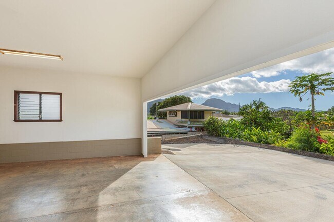 Foto del edificio - Unfurnished 2 bedroom, 1 bath home in quiet Lihue neighborhood, with views!