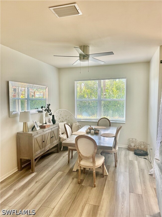 Foto del edificio - 9813 Foxhall Way