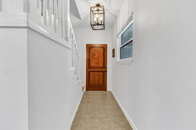 Foto del edificio - 612 Mockingbird Dr