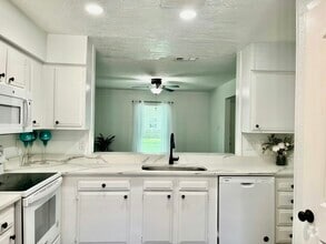 Building Photo - 3762 Laura Leigh Dr