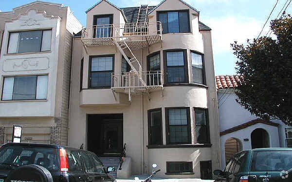 Primary Photo - 231-233 Sanchez St