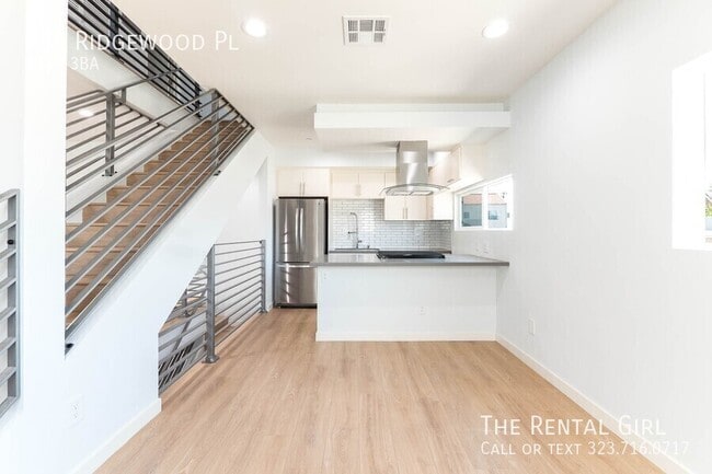 Foto del edificio - 756 N Ridgewood Pl