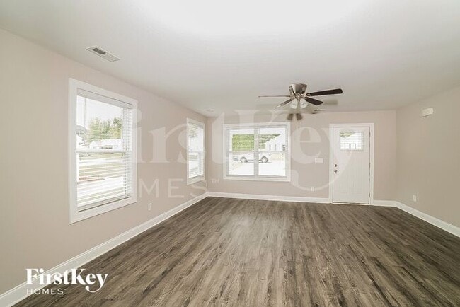 Building Photo - 131 Fir Dr