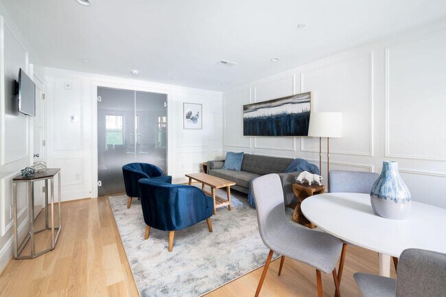 Foto del edificio - 1744 Corcoran St NW
