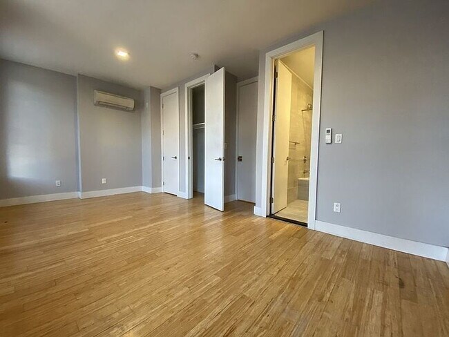 Foto del edificio - "Charming 3-Bedroom Brooklyn Retreat with ...