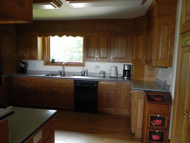 Foto del edificio - 8665 Worden Rd