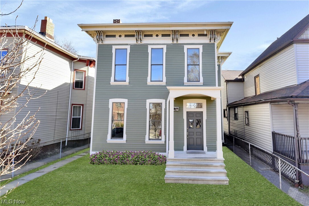 Primary Photo - 3401 Clinton Ave