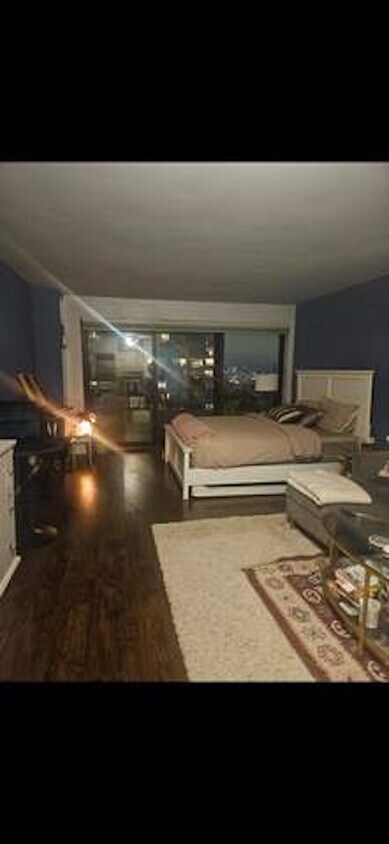 Building Photo - 2020 N Lincoln Park W