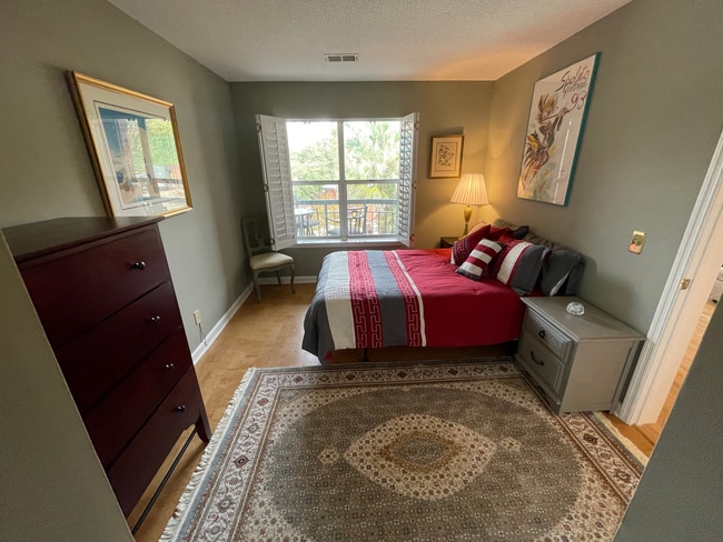 Second bedroom - 900 Taylor St