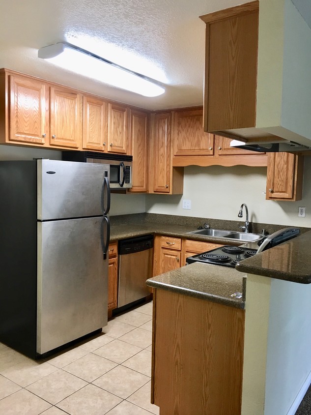 Upgraded Unit - 1681 Bayview Heights Dr