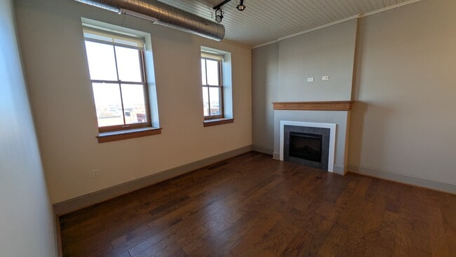 Building Photo - 149 Swan St