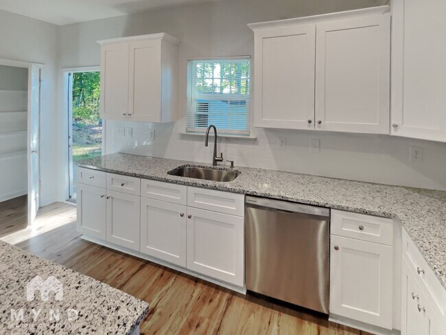 Building Photo - 201 S Skyland Dr