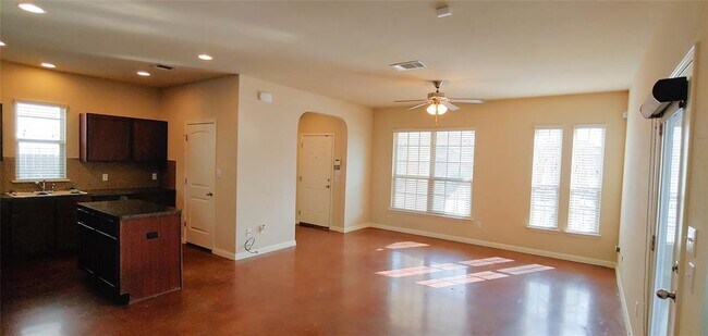 Foto del edificio - 4620 Truth Wy