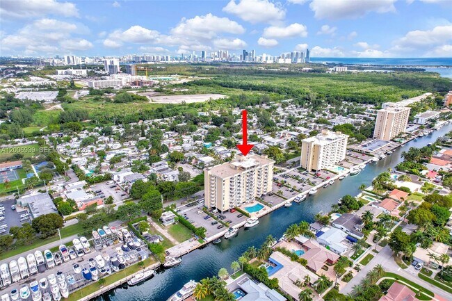 Foto del edificio - 2000 NE 135th St