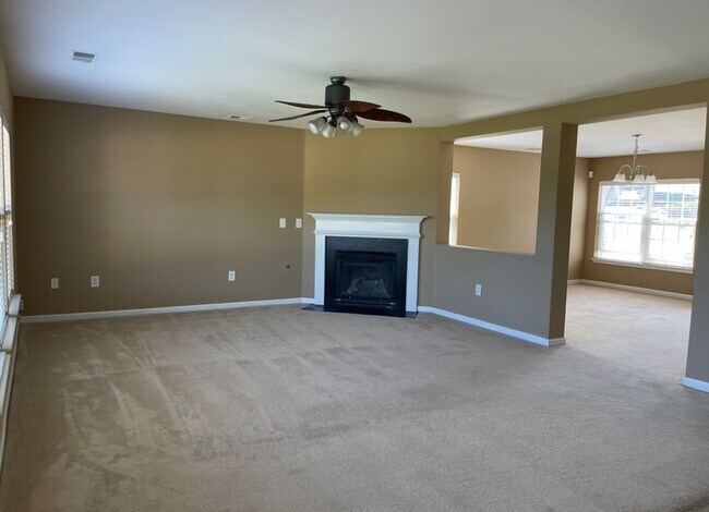 Building Photo - Boiling Springs - SPACIOUS & Beautiful 4 B...