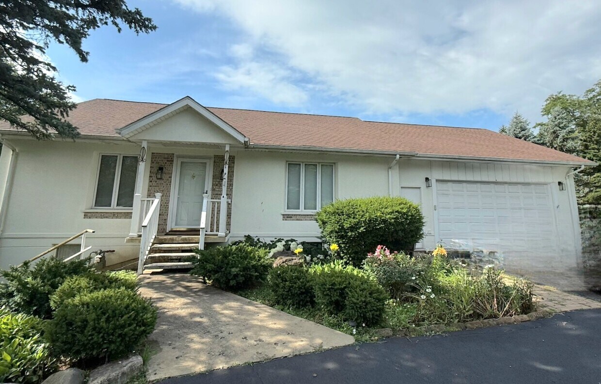Foto principal - 5185 Grand Ave