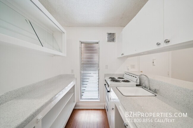 Foto del edificio - 7545 Hampton Ave