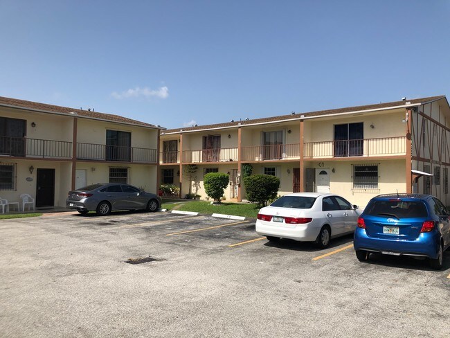 Foto del edificio - 10932 SW 3rd St