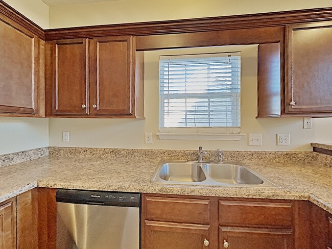 Building Photo - 1205 Sundown Ct