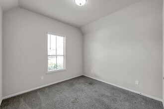 Building Photo - 2807 Jehlon Ln