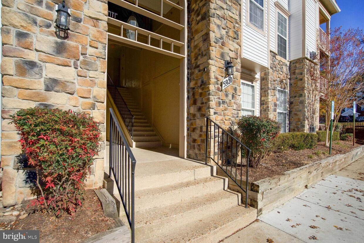 Primary Photo - 5920 Founders Crossing Ct