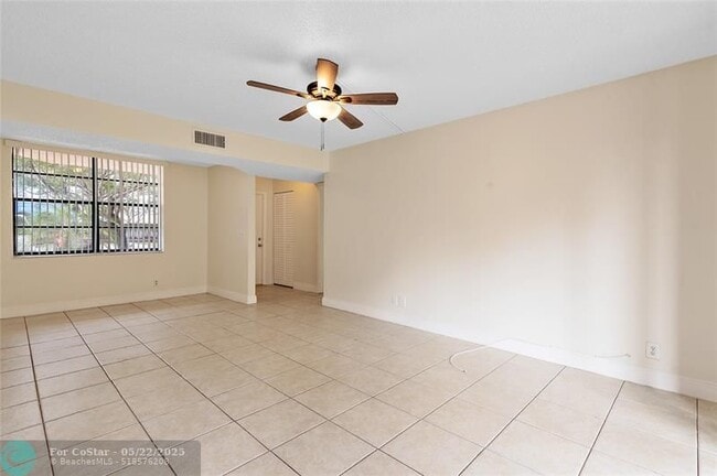 Building Photo - 3550 Blue Lake Dr