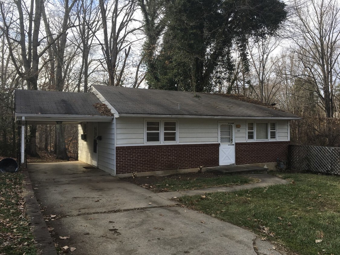 227 Stuart St, Martinsville, VA 24112 House Rental in Martinsville