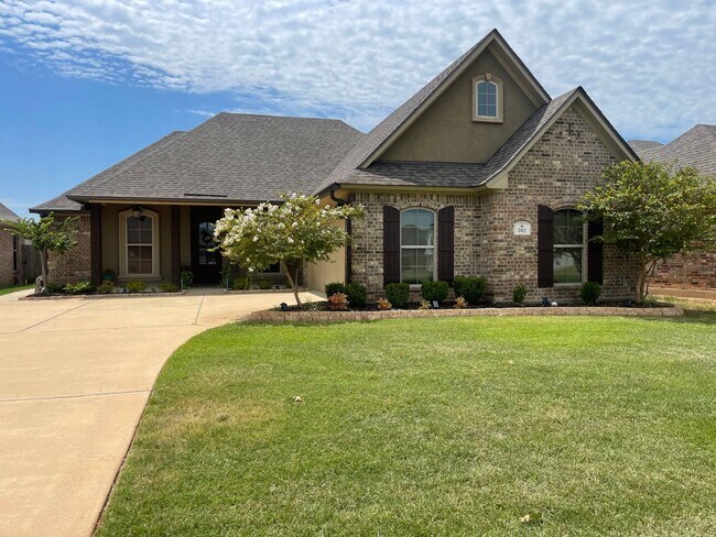 Building Photo - Benton Beauty! Don't Miss Out!