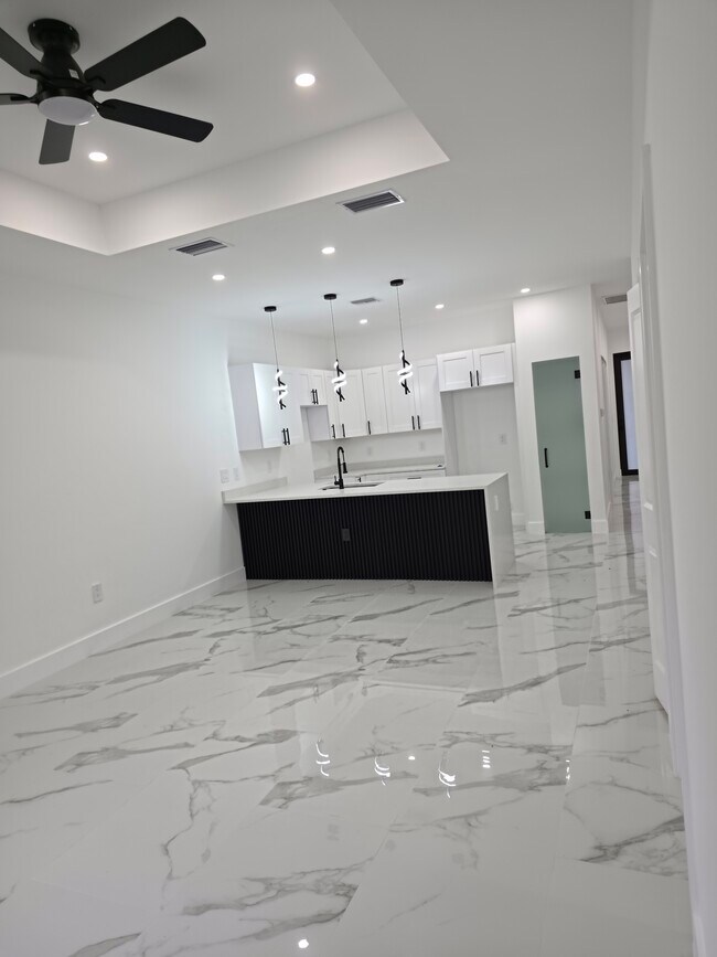 Foto del edificio - 611 E 12th St