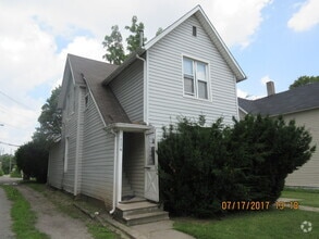 Building Photo - 828 Huestis Ave