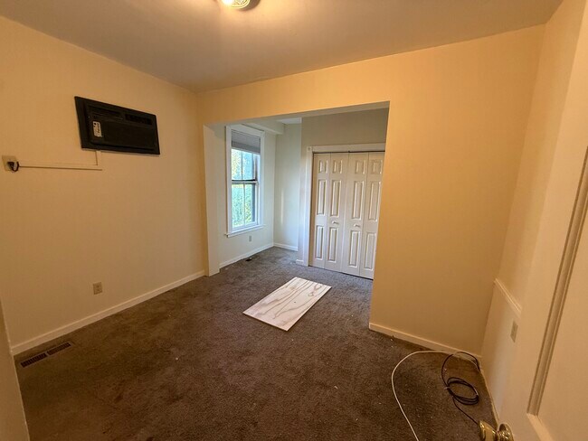 Dormitorio 2 - 497 W Main St