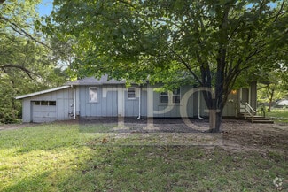 Building Photo - 13425 Parker Ave