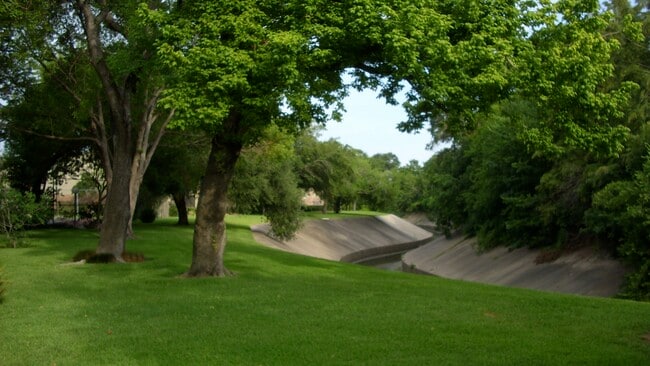 Green 1 - 5005 Georgi Ln