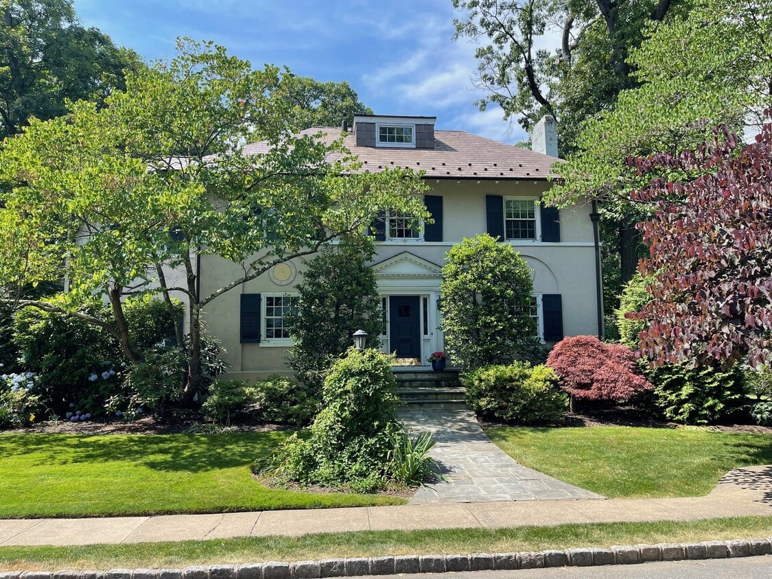Primary Photo - 1 Primrose Pl