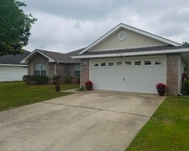 Building Photo - 2318 Tall Oak Dr