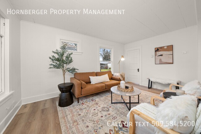 Building Photo - 627 E Wellesley Ave