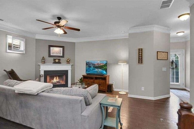 Building Photo - 307 Lakeside Ln